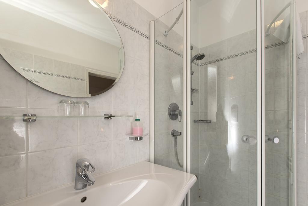 Hotel Schoenblick Sexten Rum bild