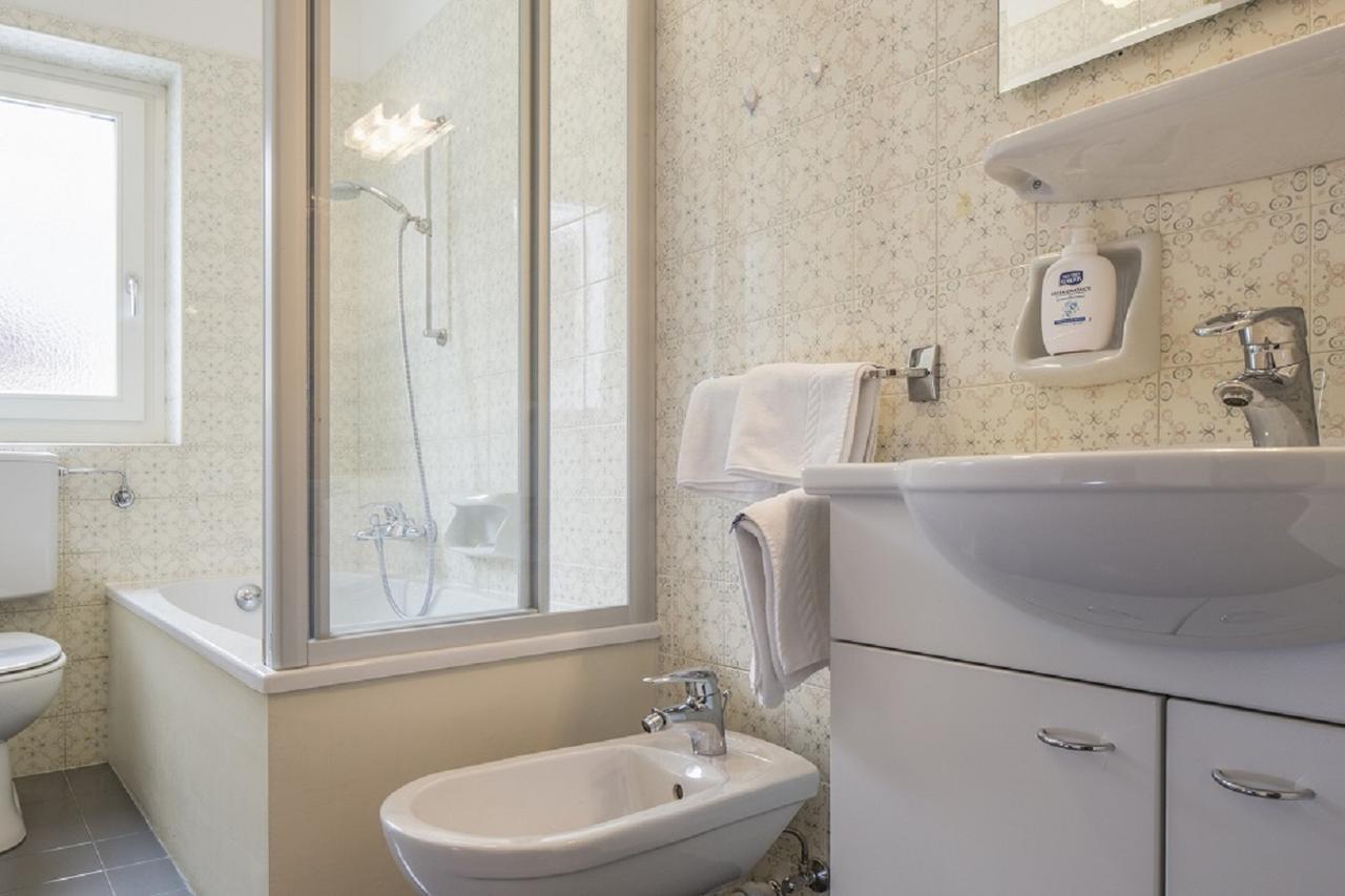 Hotel Schoenblick Sexten Exteriör bild